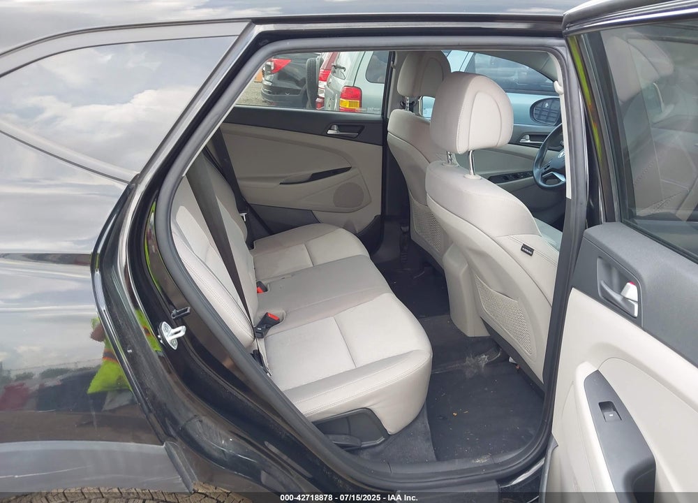 2016 HYUNDAI TUCSON VIN: KM8J33A28GU211538