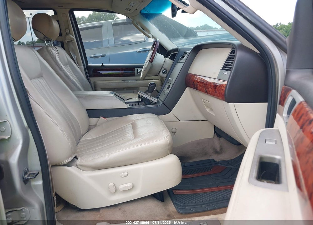 2003 LINCOLN NAVIGATOR VIN: 5LMFU28R83LJ13106
