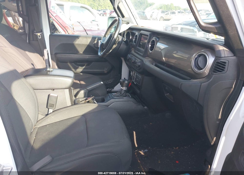 2020 JEEP WRANGLER UNLIMITED SAHARA 4X4 VIN: 1C4HJXEN3LW256969