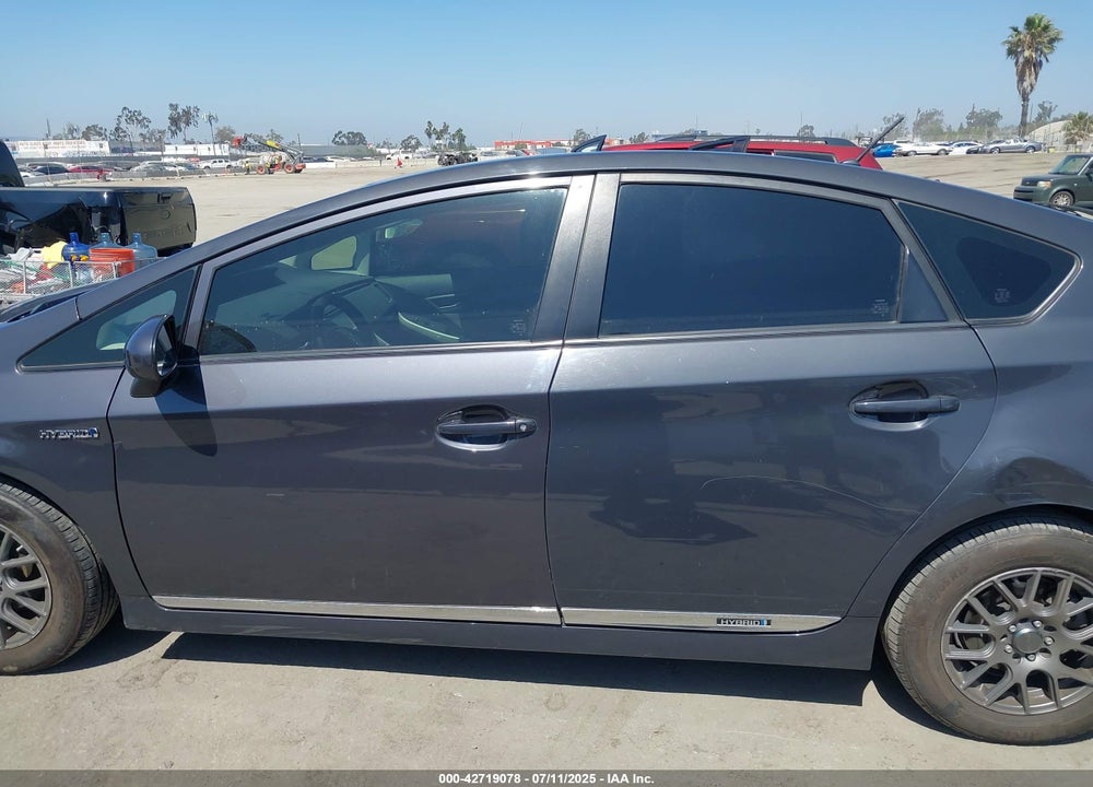 2015 TOYOTA PRIUS VIN: JTDKN3DU2F0424782