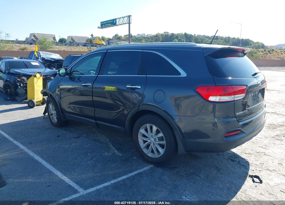 2017 KIA SORENTO VIN: 5XYPG4A51HG329968