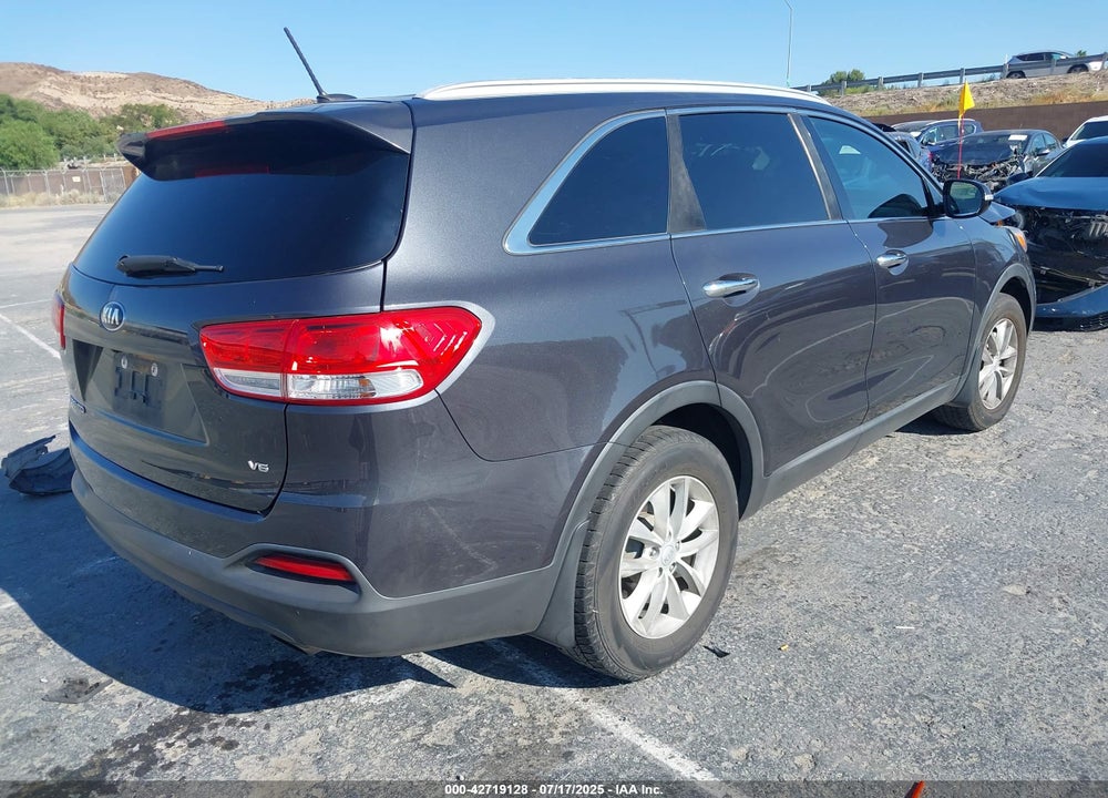 2017 KIA SORENTO VIN: 5XYPG4A51HG329968