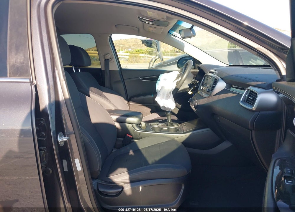 2017 KIA SORENTO VIN: 5XYPG4A51HG329968