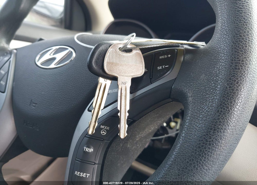 2015 HYUNDAI ELANTRA VIN: 5NPDH4AE8FH635863