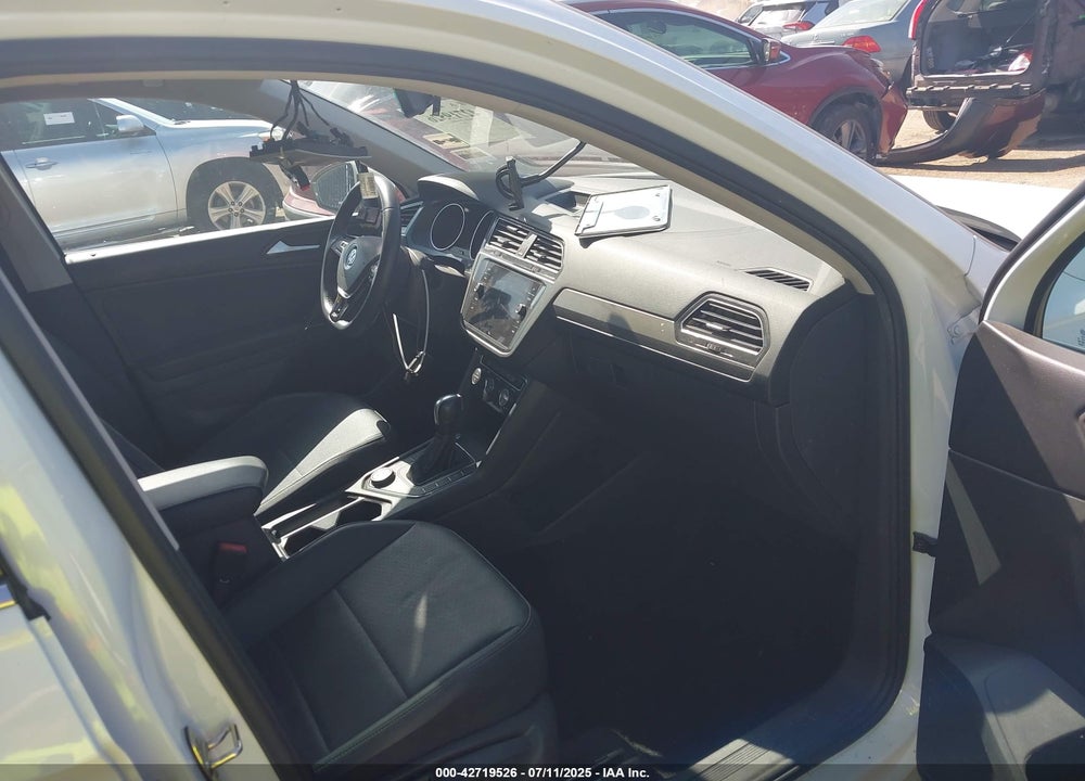 2020 VOLKSWAGEN TIGUAN VIN: 3VV2B7AX0LM060788