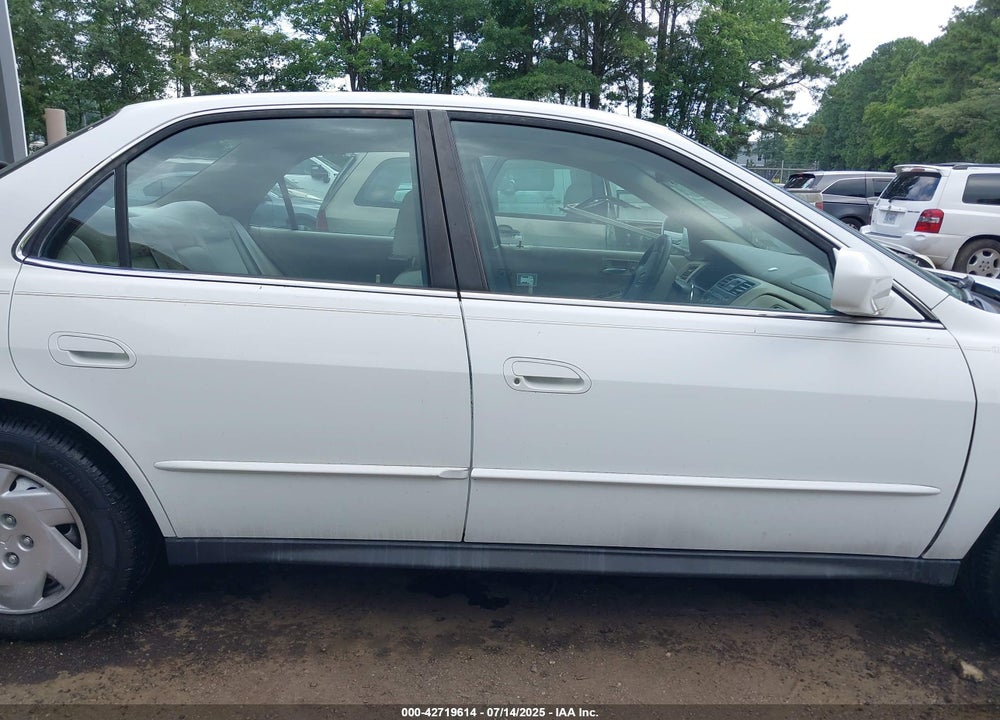 2002 HONDA ACCORD 3.0 LX VIN: 1HGCG164X2A028072