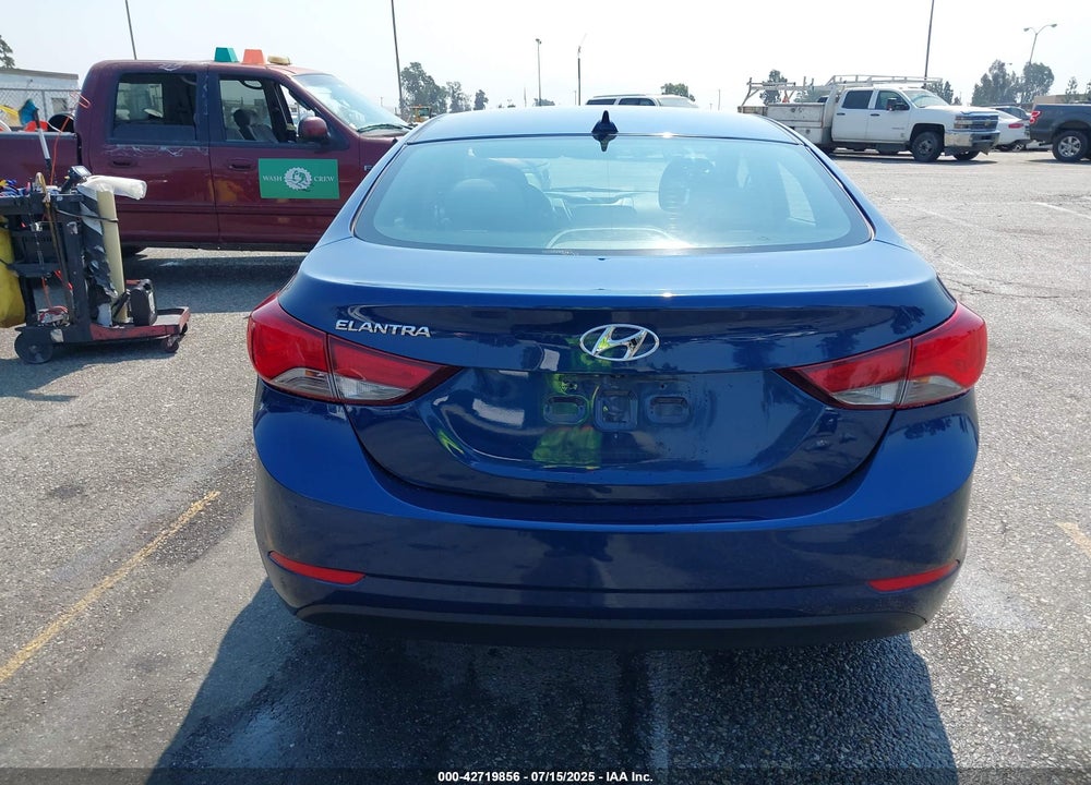 2016 HYUNDAI ELANTRA VIN: 5NPDH4AE6GH714675