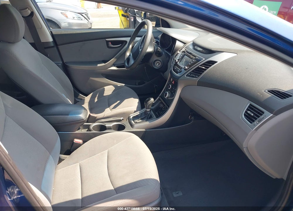 2016 HYUNDAI ELANTRA VIN: 5NPDH4AE6GH714675
