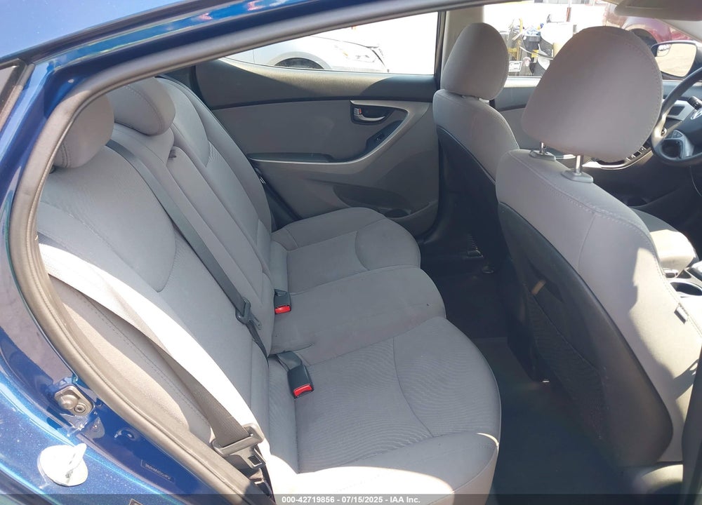 2016 HYUNDAI ELANTRA VIN: 5NPDH4AE6GH714675