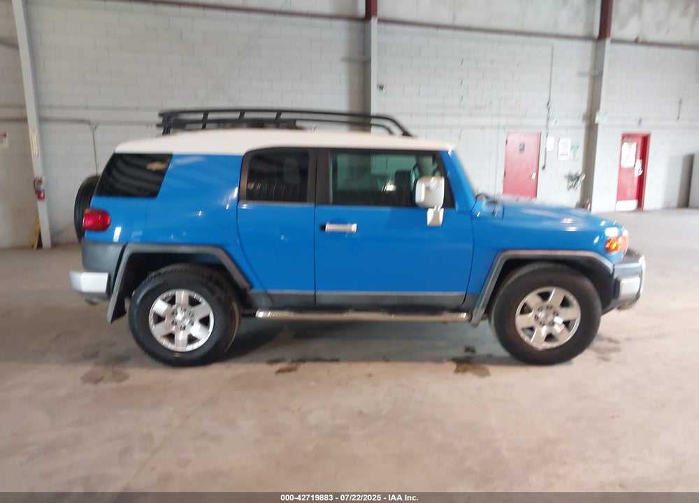 2007 TOYOTA FJ CRUISER VIN: JTEZU11F970005529
