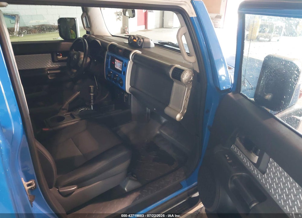 2007 TOYOTA FJ CRUISER VIN: JTEZU11F970005529