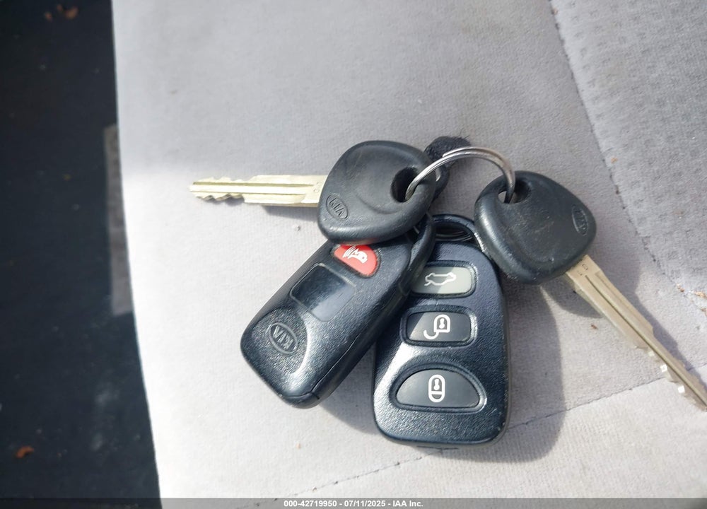 2008 KIA SPECTRA VIN: KNAFE121185534451
