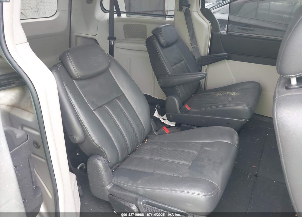 2009 CHRYSLER TOWN & COUNTRY VIN: 2A8HR541X9R661541