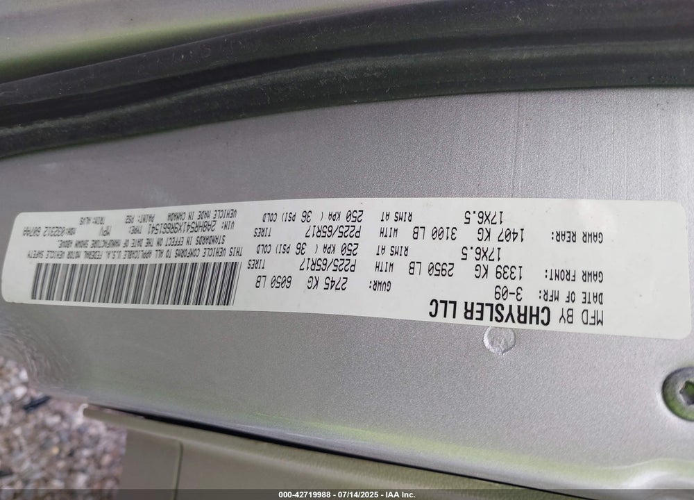 2009 CHRYSLER TOWN & COUNTRY VIN: 2A8HR541X9R661541