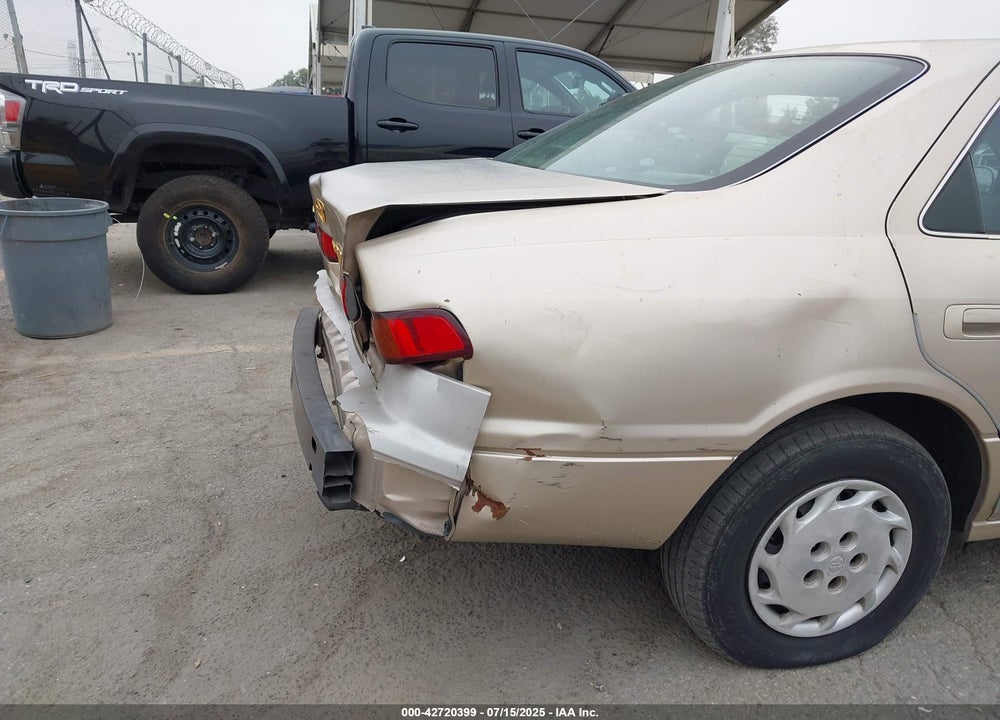 1997 TOYOTA CAMRY LE VIN: JT2BG22K4V0046459