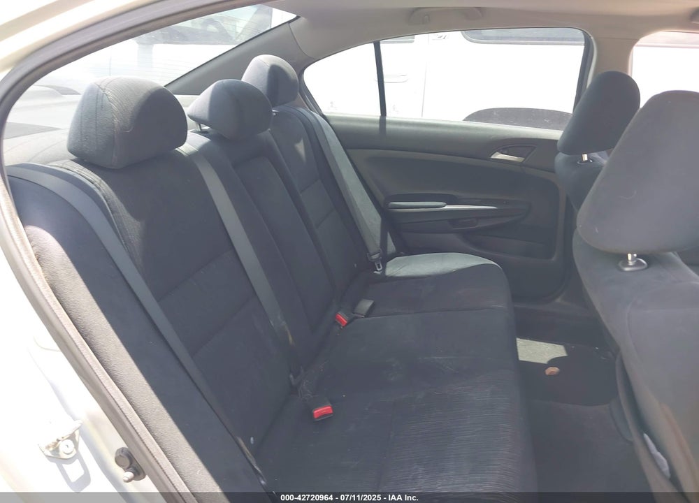 2011 HONDA ACCORD VIN: 1HGCP2F43BA050355