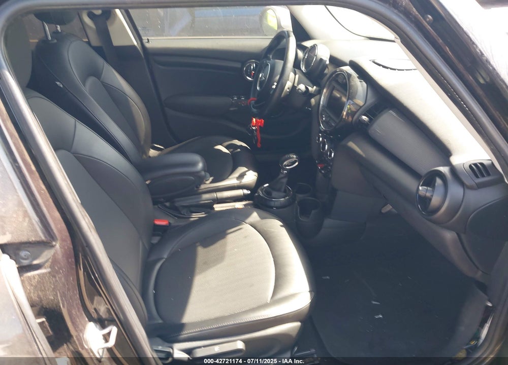 2015 MINI HARDTOP VIN: WMWXS5C55FT830653