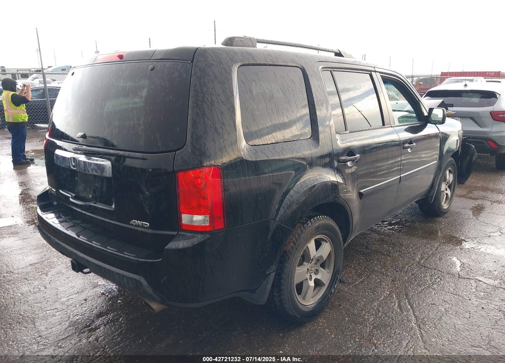 2011 HONDA PILOT VIN: 5FNYF4H50BB080798