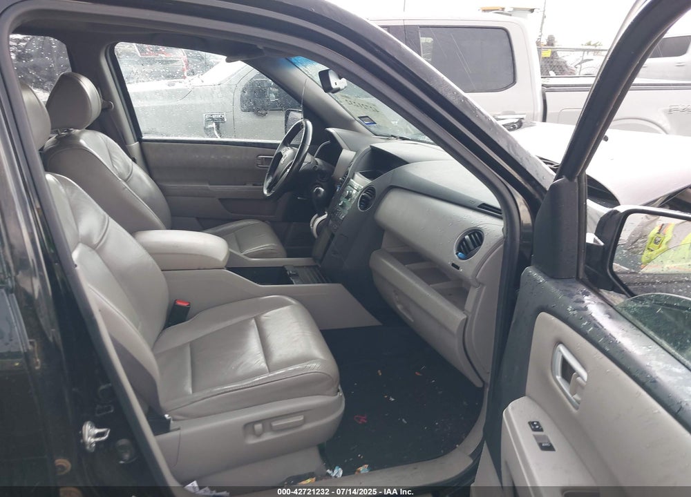 2011 HONDA PILOT VIN: 5FNYF4H50BB080798