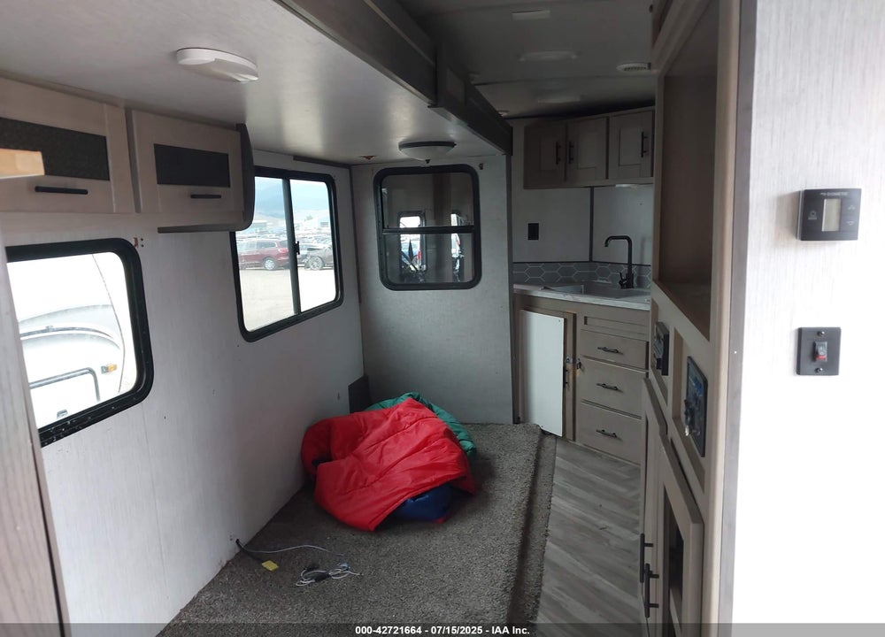 2021 SHADOW CRUISER 27 TRAVEL TRAILER VIN: 5RXDB3129MN447090