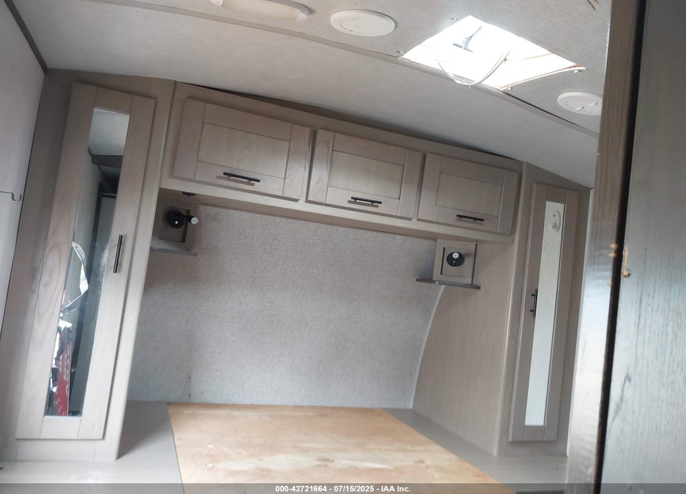 2021 SHADOW CRUISER 27 TRAVEL TRAILER VIN: 5RXDB3129MN447090