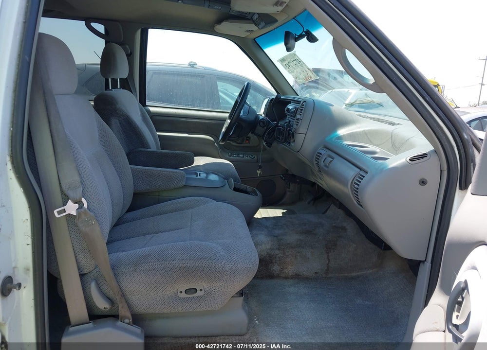 1996 CHEVROLET SUBURBAN K1500 VIN: 1GNFK16R1TJ393013