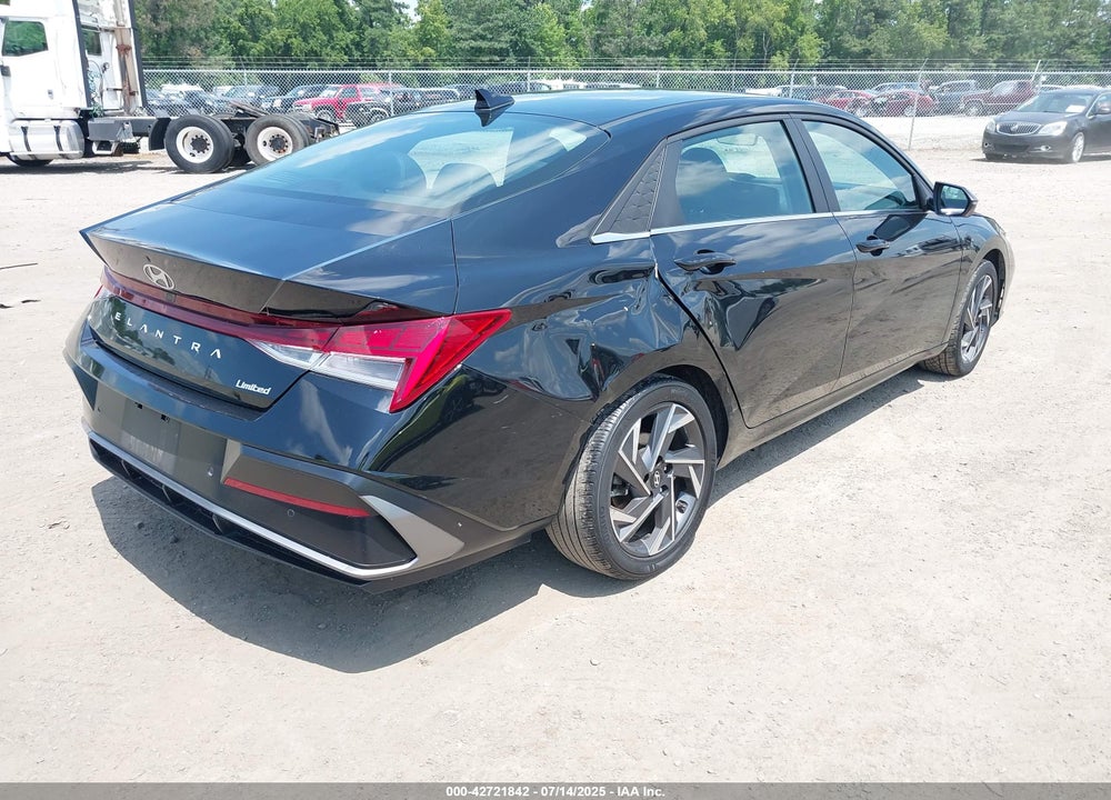 2024 HYUNDAI ELANTRA VIN: KMHLP4DG8RU715844