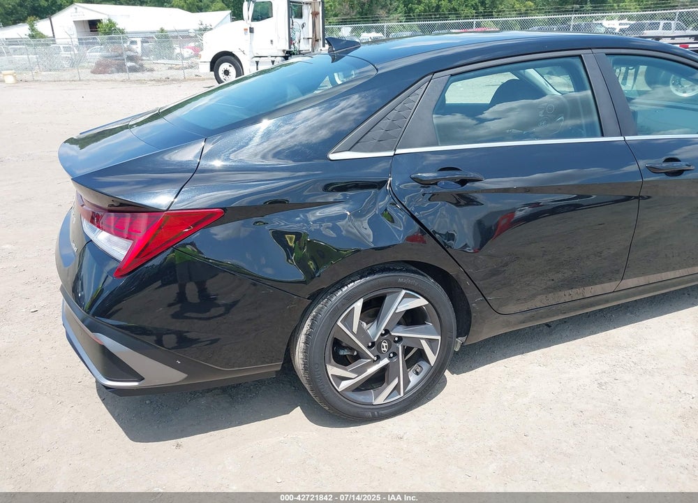 2024 HYUNDAI ELANTRA VIN: KMHLP4DG8RU715844