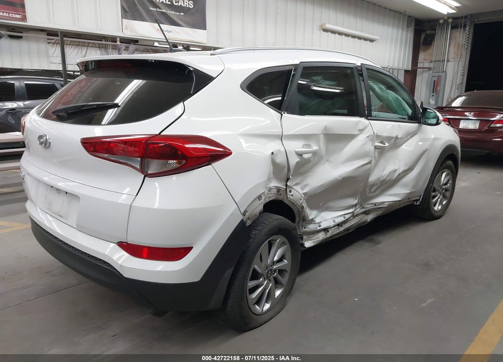 2017 HYUNDAI TUCSON VIN: KM8J33A48HU289594