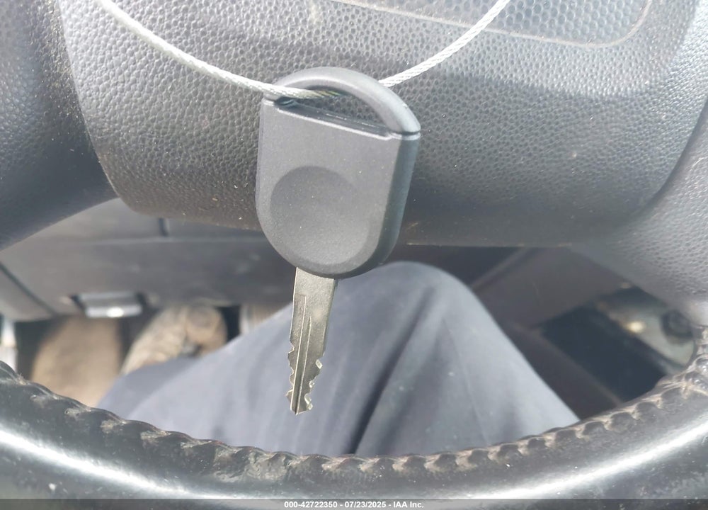 2008 FORD ESCAPE VIN: 1FMCU04168KC82712
