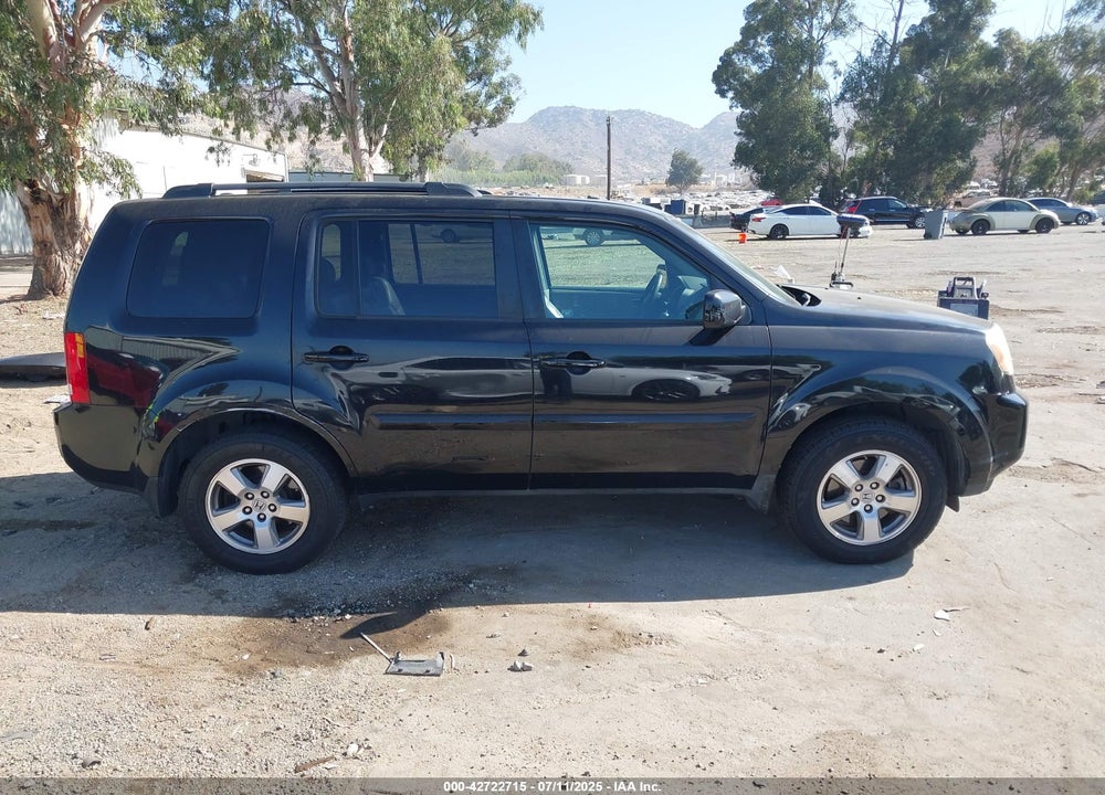 2011 HONDA PILOT VIN: 5FNYF3H56BB022219