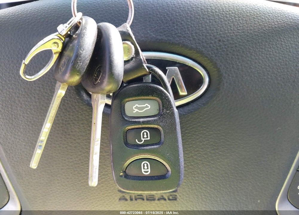 2008 KIA OPTIMA LX VIN: KNAGE123285238098