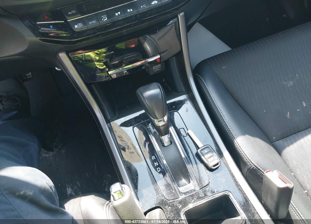 2016 HONDA ACCORD VIN: 1HGCR2F58GA186930