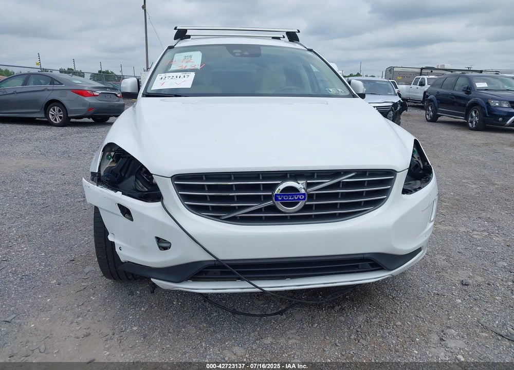 2016 VOLVO XC60 VIN: YV4902RMXG2850996