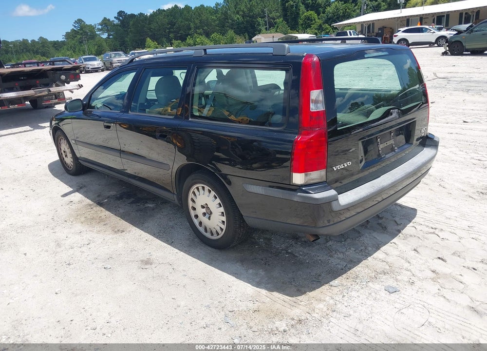 2001 VOLVO V70 2.4T VIN: YV1SW58D311127844