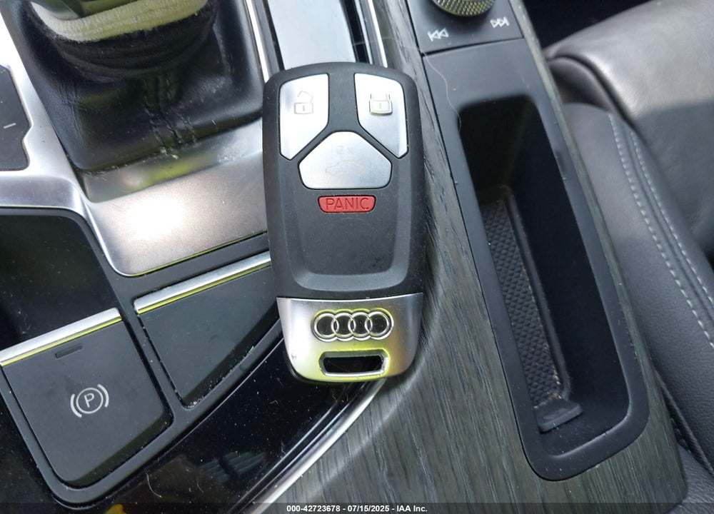2022 AUDI A4 VIN: WAUEAAF46NN009800