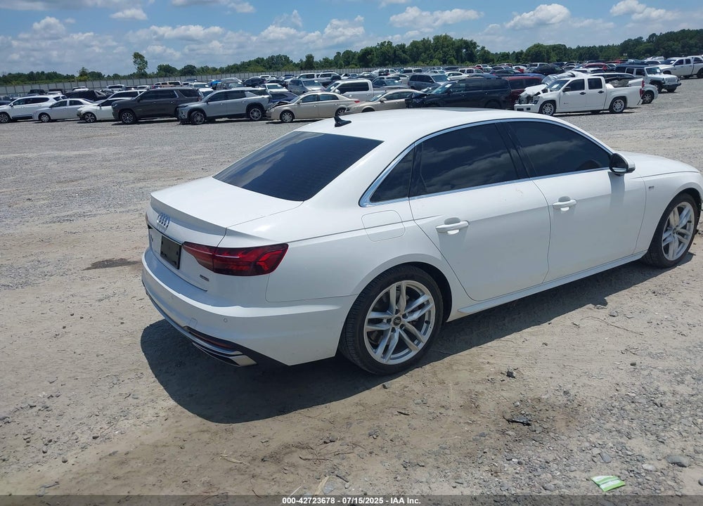 2022 AUDI A4 VIN: WAUEAAF46NN009800