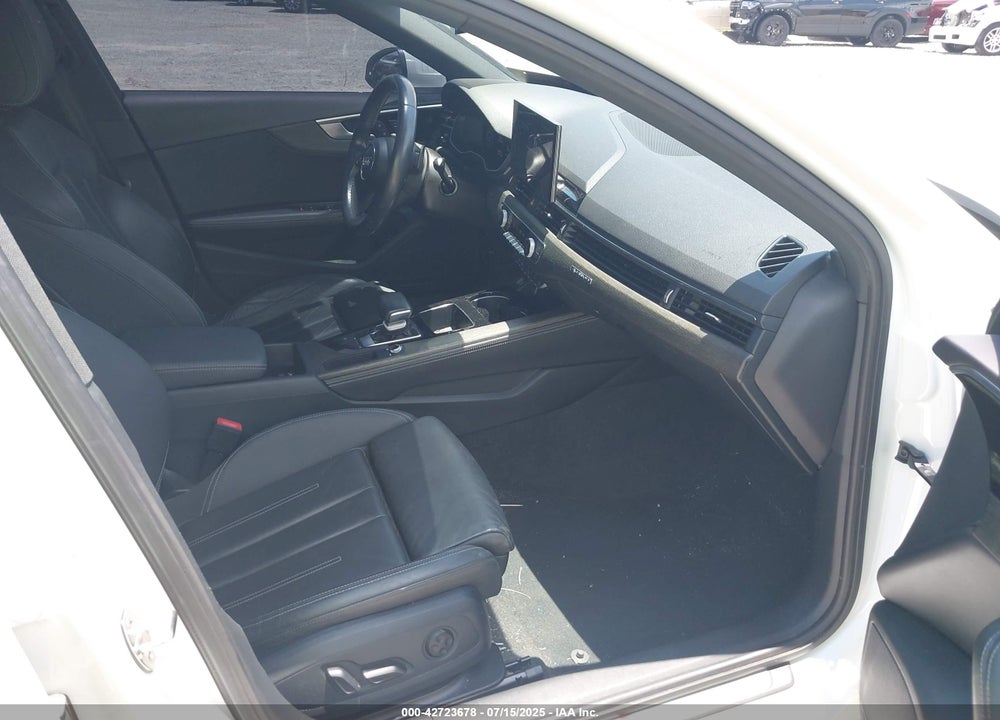 2022 AUDI A4 VIN: WAUEAAF46NN009800