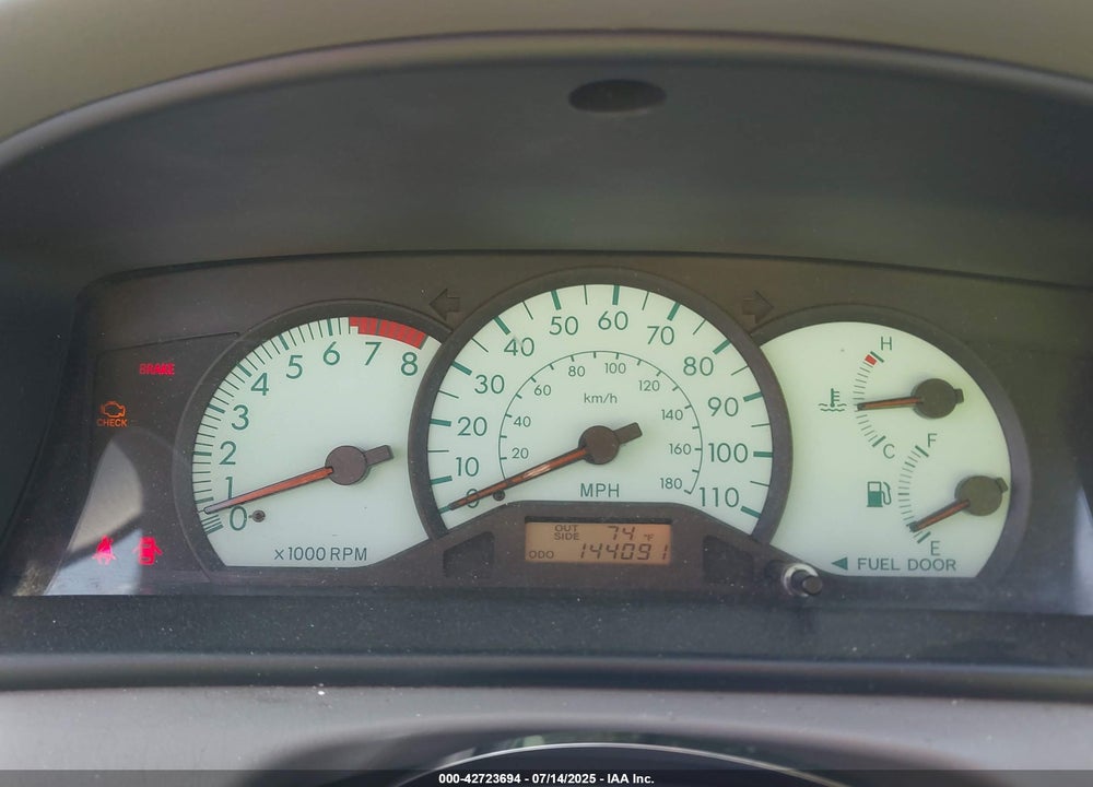 2004 TOYOTA COROLLA LE VIN: 1NXBR32E44Z253308