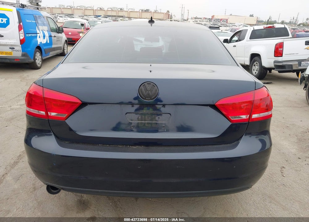 2015 VOLKSWAGEN PASSAT VIN: 1VWAT7A38FC021387
