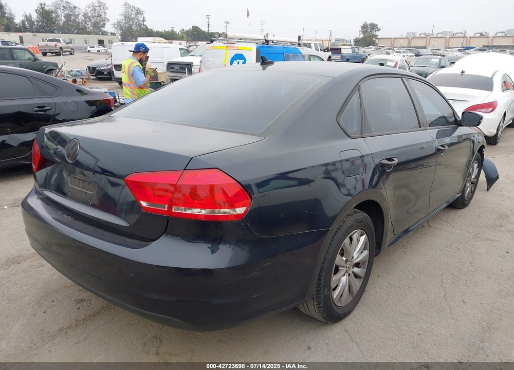 2015 VOLKSWAGEN PASSAT VIN: 1VWAT7A38FC021387