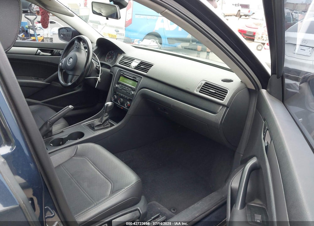 2015 VOLKSWAGEN PASSAT VIN: 1VWAT7A38FC021387