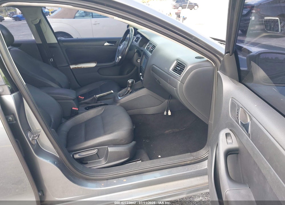 2011 VOLKSWAGEN JETTA 2.5L SE VIN: 3VWDZ7AJ2BM080390
