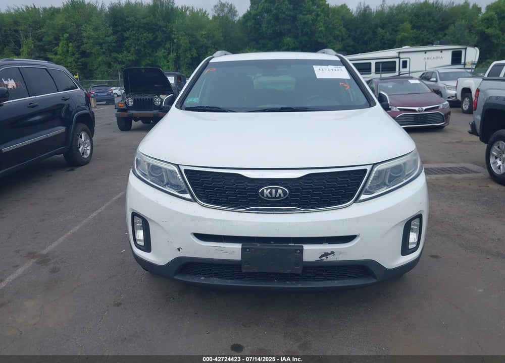2015 KIA SORENTO LX VIN: 5XYKTCA6XFG616358