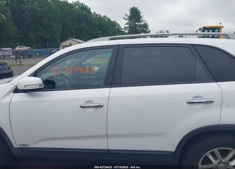 2015 KIA SORENTO LX VIN: 5XYKTCA6XFG616358