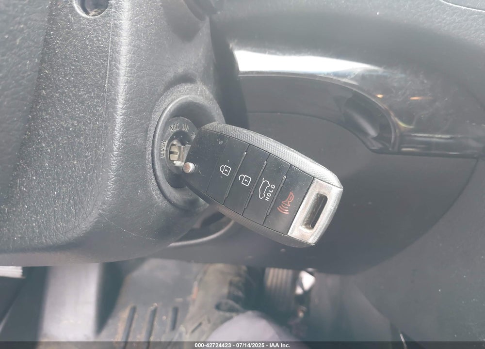 2015 KIA SORENTO LX VIN: 5XYKTCA6XFG616358