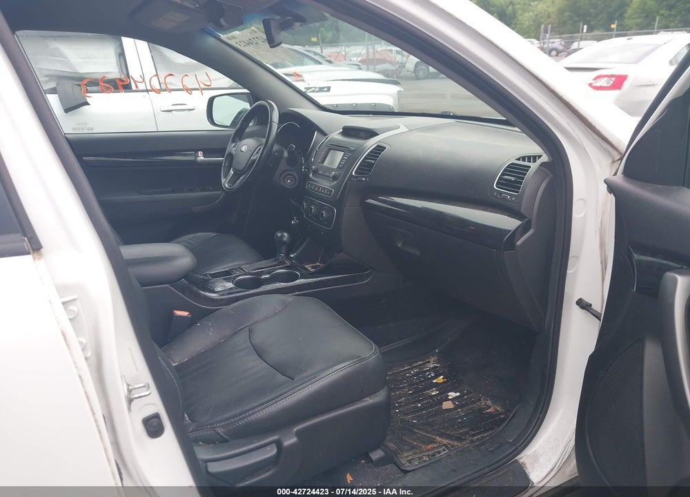 2015 KIA SORENTO LX VIN: 5XYKTCA6XFG616358