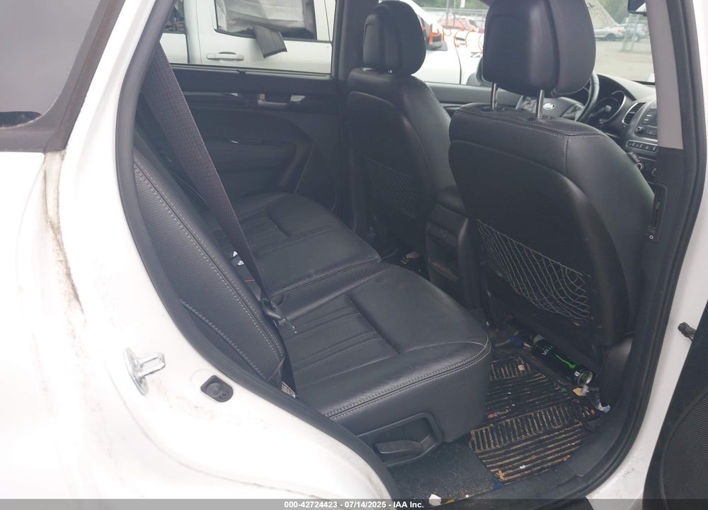 2015 KIA SORENTO LX VIN: 5XYKTCA6XFG616358