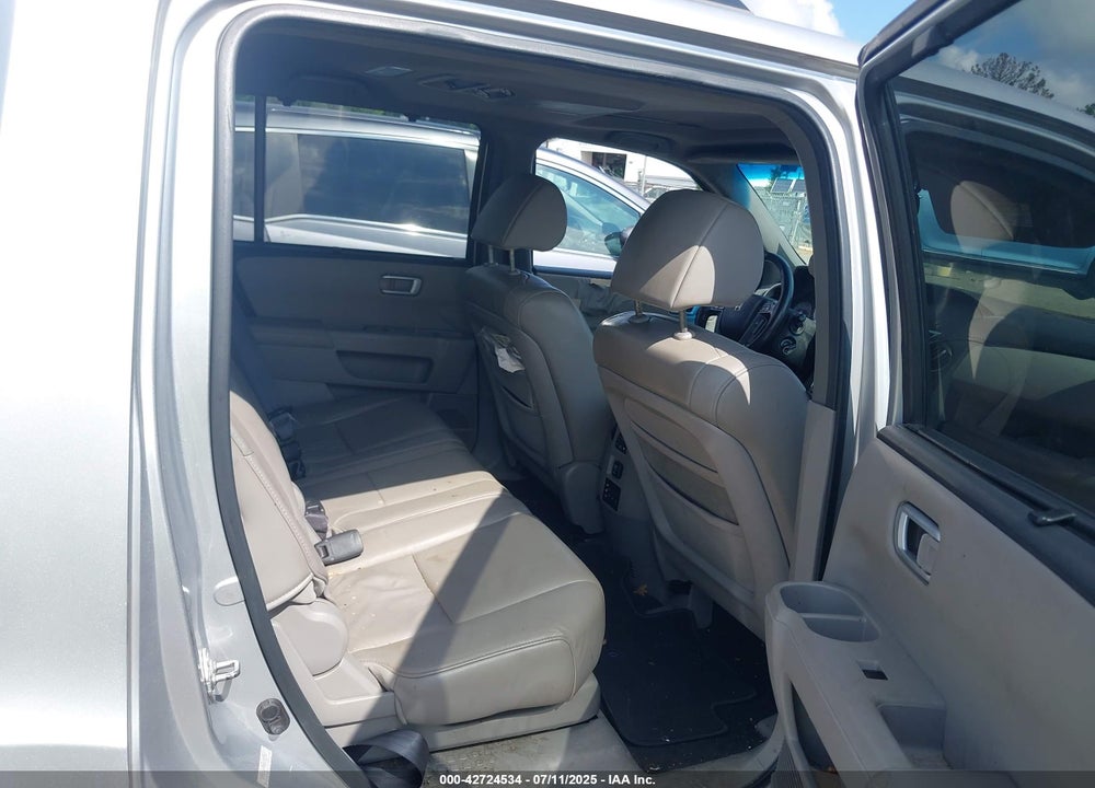 2011 HONDA PILOT VIN: 5FNYF4H99BB002247