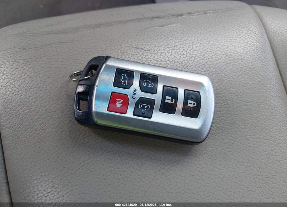 2014 TOYOTA SIENNA VIN: 5TDYK3DC0ES513076